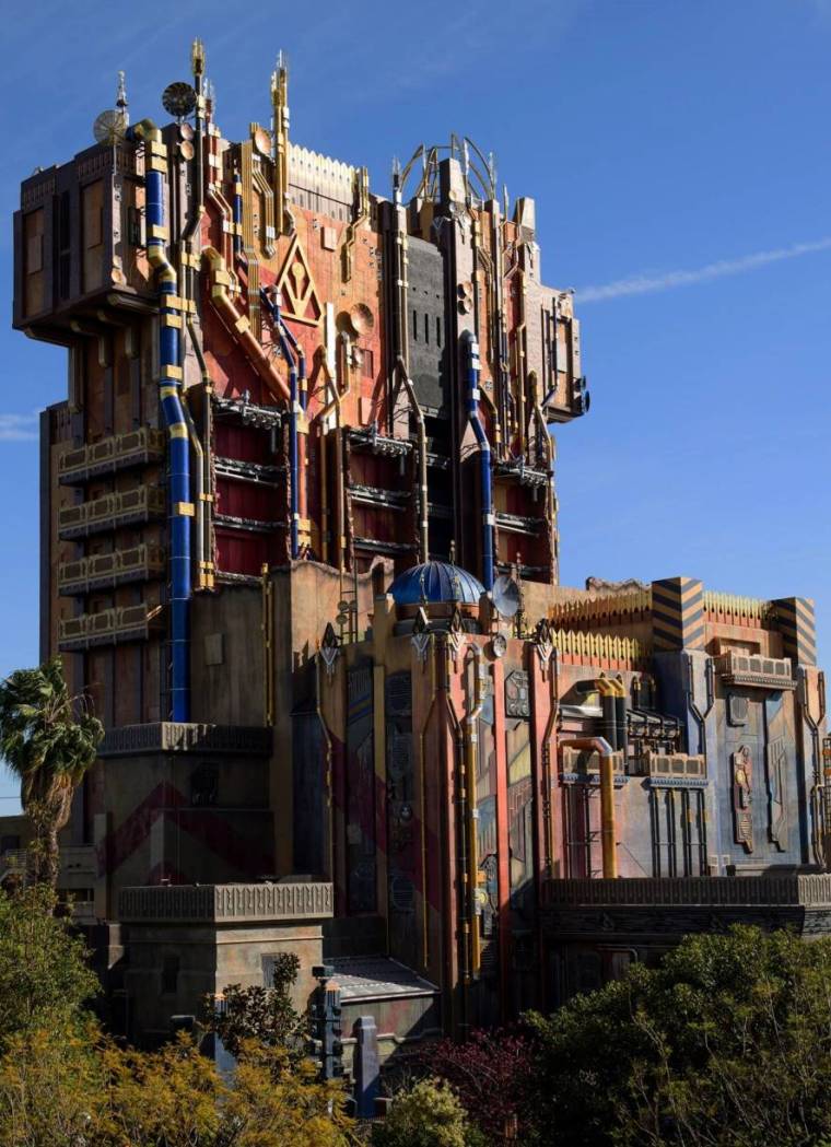 Guardians-of-the-Galaxy-–-Mission-BREAKOUT-ride-that-at-Disneyland.jpg